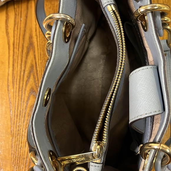 Michael Kors blue purse - Picture 6 of 7